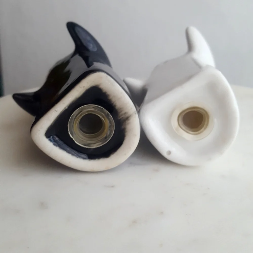 🌙 Hugging Ghosts Salt and Pepper Shakers - Picture 2 of 5